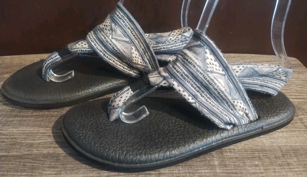 Sanuk Yoga Sling Sandals Black cream Aztec Soft stretchy comfy Size 7 Women's